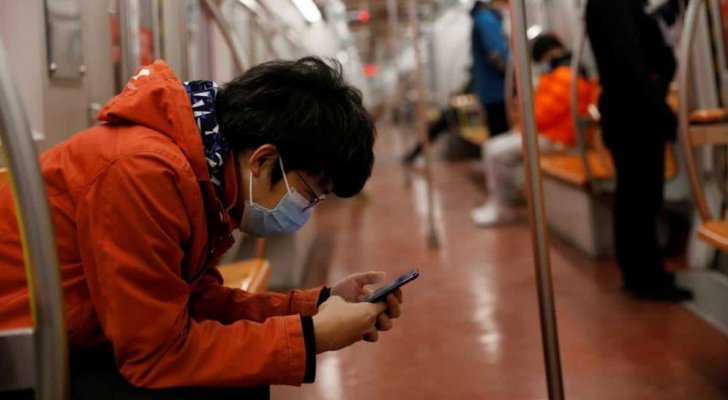 فيروس كورونا يصيب الهواتف الذكية