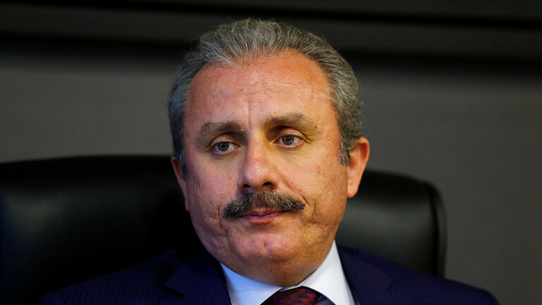 رئيس البرلمان التركي يتهم ماكرون بمعاداة