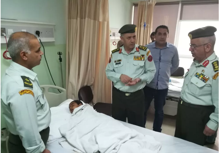 مدير عام الخدمات الطبية الملكية يطمئن