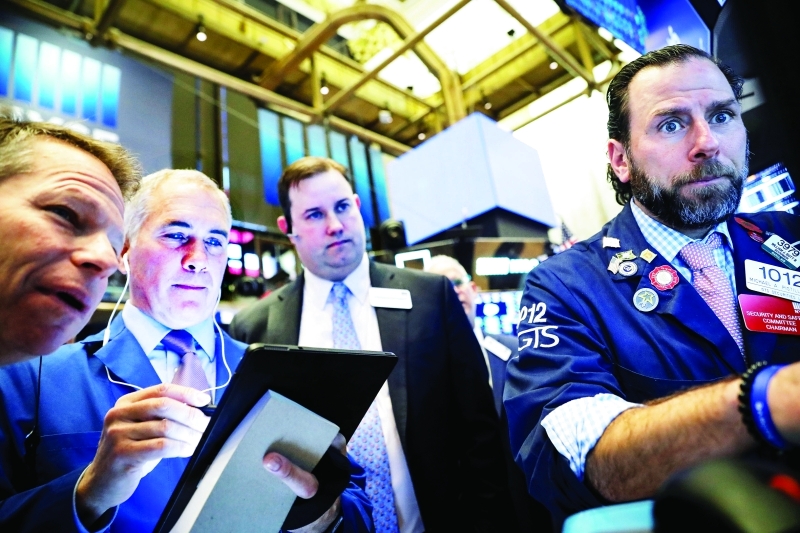 الأسواق العالمية تتذبذب بارتفاع ضحايا «كورونا»