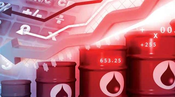 النفط ينخفض 1% مع تفاقم المخاوف