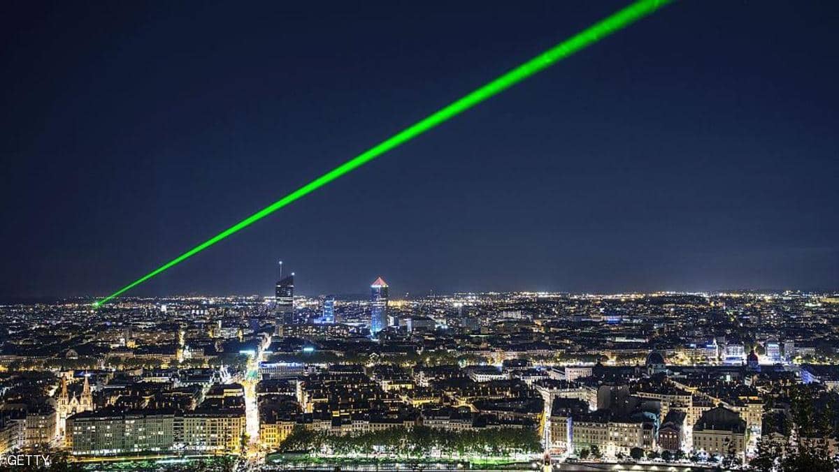 أشعة ليزر «غادرة» تحرق عين طيار