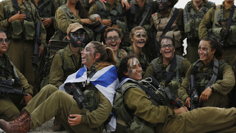 إسرائيل تستعد لنشر كتائب دبابات نسائية