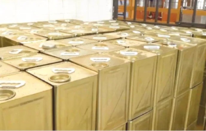 تكدس «تنكات» زيت الزيتون في جرش..