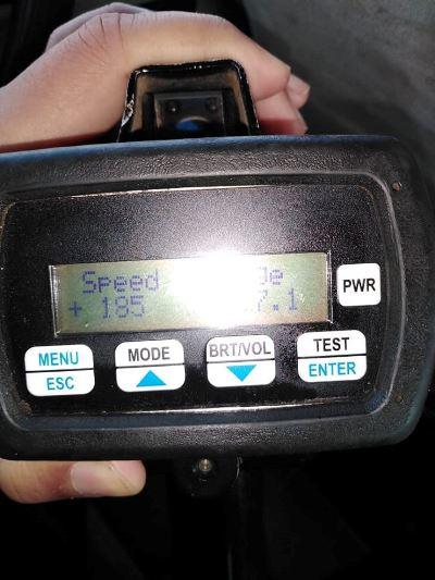 ضبط مركبة تسير بسرعة 185 كم