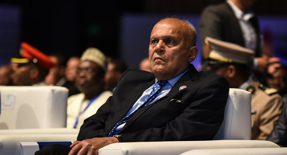 لحظة سقوط مجدي يعقوب في حفل