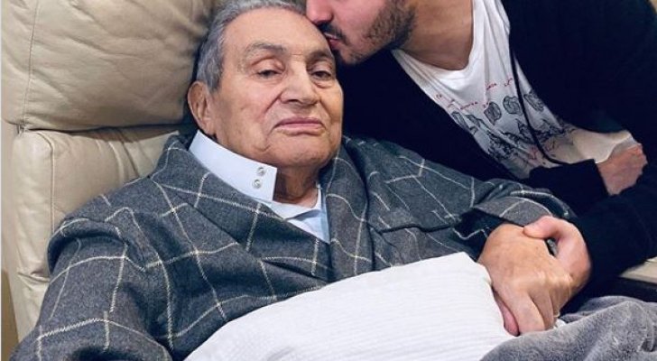 حسني مبارك في العناية المركزة