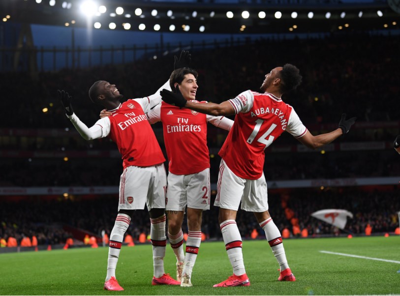 أوباميانج يمنح آرسنال انتصارا مثيرا على