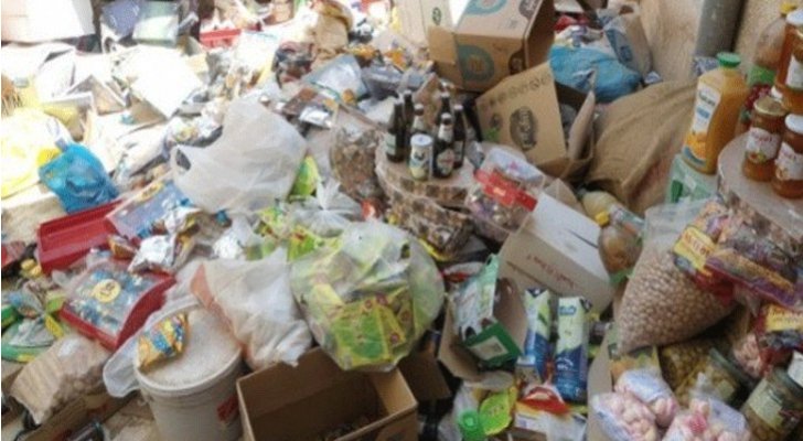 إتلاف مواد غذائية منتهية الصلاحية قبل