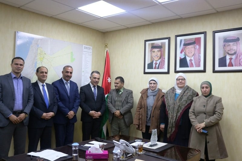 وزير التخطيط يلتقي وفد من جمعية