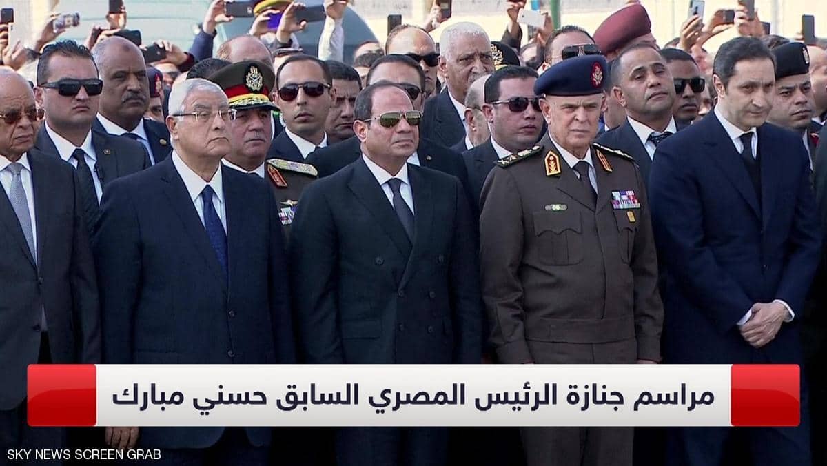 جنازة عسكرية لمبارك.. والسيسي يتقدم المشيعين
