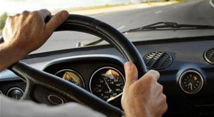 ضبط مركبة تسير بسرعة جنونية على