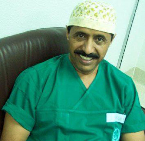 قصة كفاح طبيب سعودي.. بدأحطابا بالأسواق