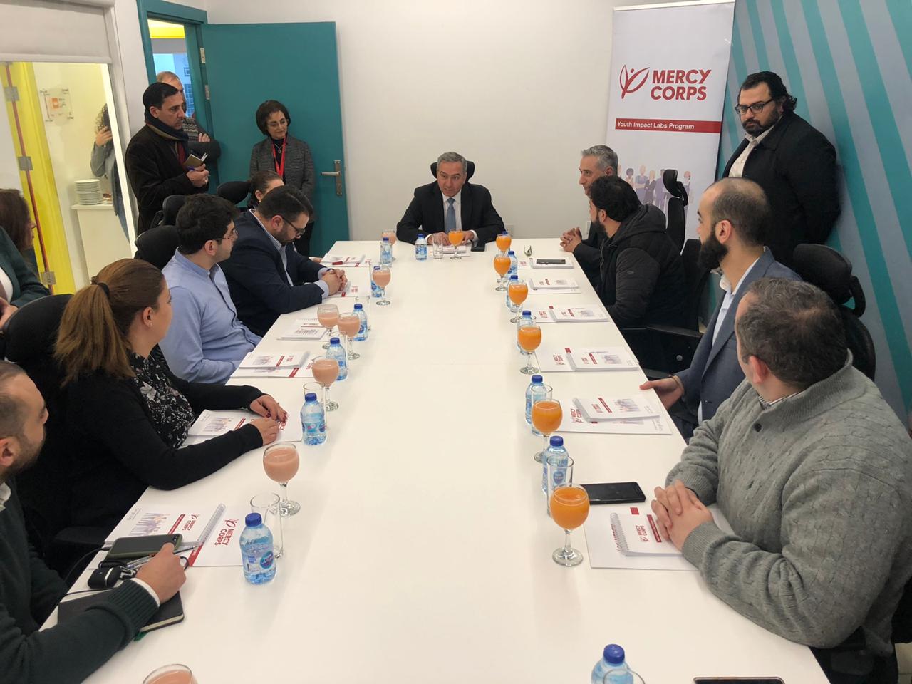 وزير الشباب يزور حاضنة الأعمال التابعة