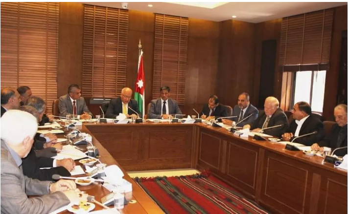 المعايطة: دورة استثنائية للبرلمان لمناقشة قوانين