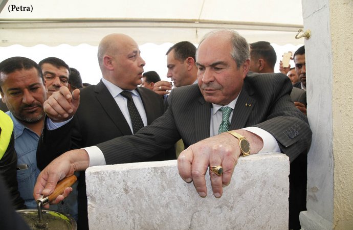 الملقي يضع حجر الاساس لمشروع مستشفى