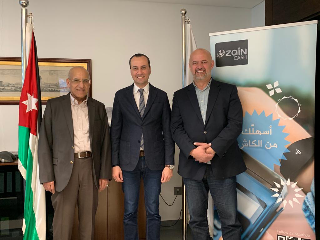 زين كاش توقّع اتفاقية تعاون مع