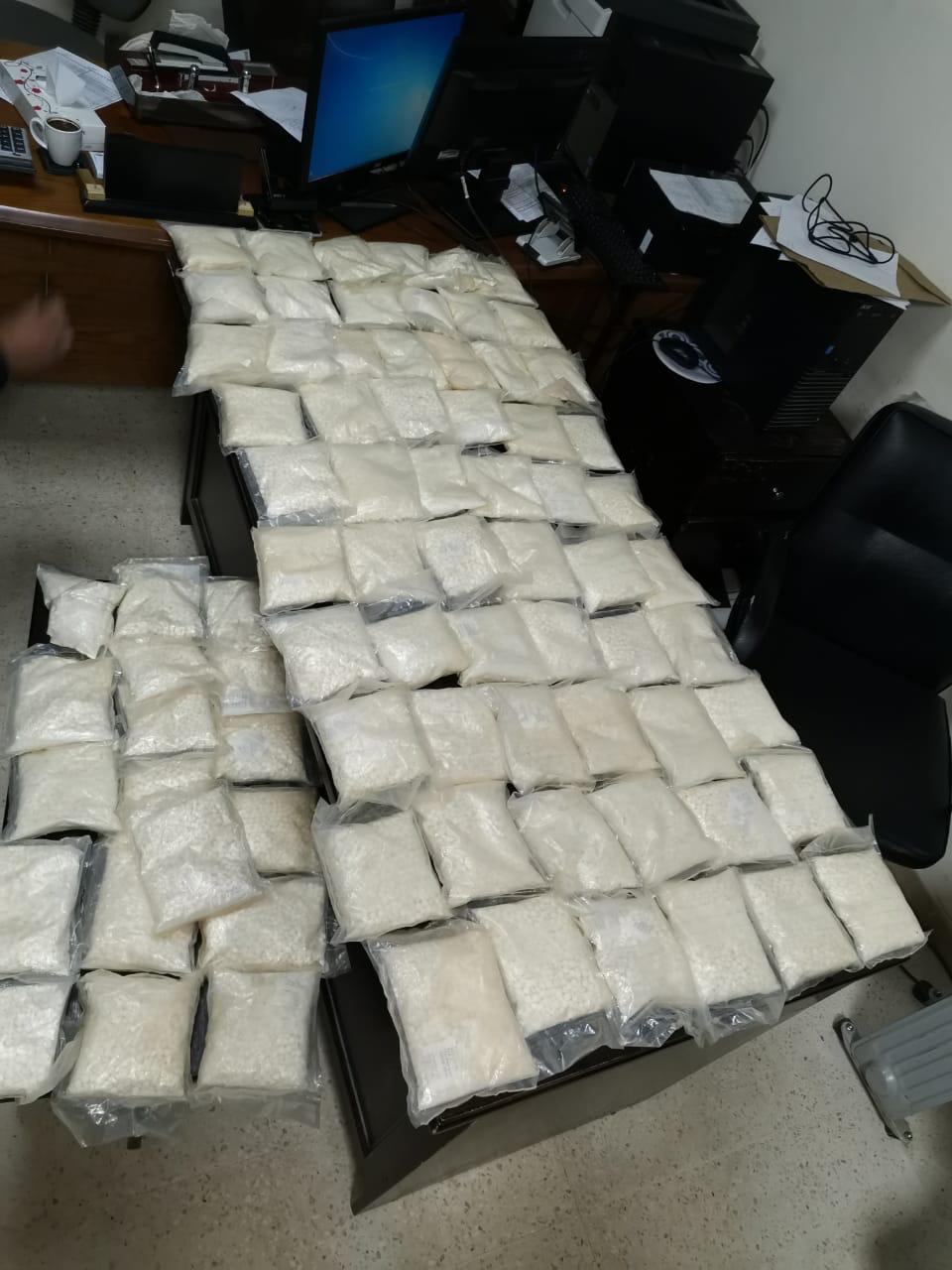 الجمارك تحبط تهريب 165 ألف حبة