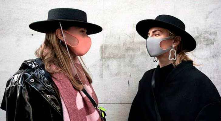 الكمامات تغزو عالم الأزياء والموضة عقب