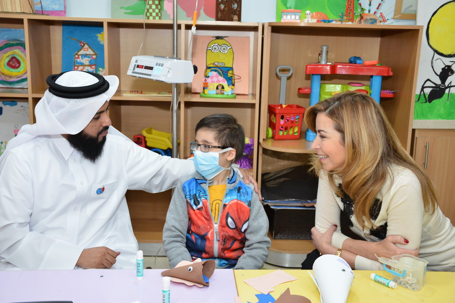 القطريون يتبرعون لمركز الحسين للسرطان (صور)