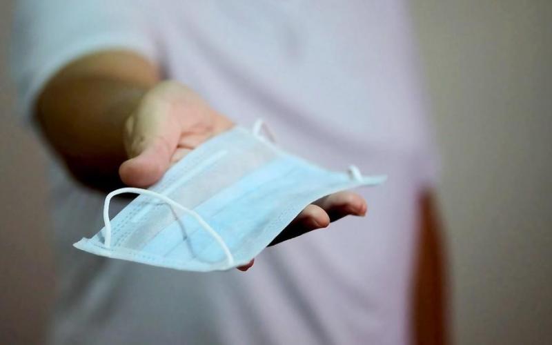 العسعس يوعز بشراء كمامات طبية تم