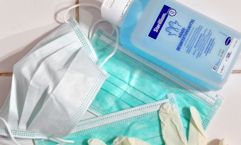 تجارة عمان: قرار اعفاء الكمامات ومعقمات