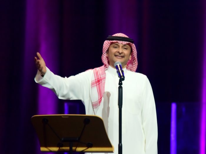 بسبب التعليقات المسيئة.. عبدالمجيد عبدالله يغلق