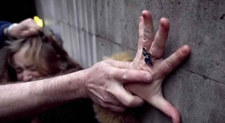 اغتصاب سائحة أجنبية تناوب عليها 5