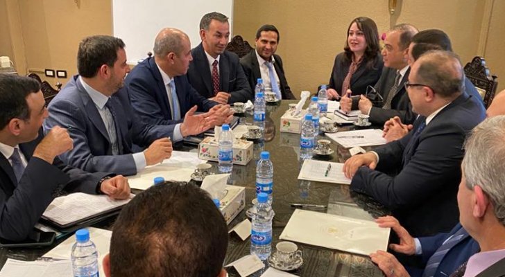 لأول مرة منذ سنوات وزير الصناعة