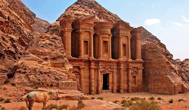 الأردن يمنع قروبا سياحيا قادما من