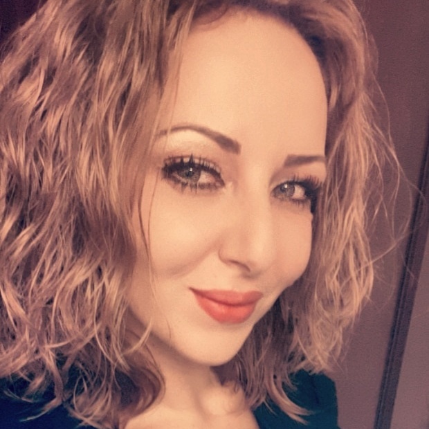 بيوم المرأة .. كوني متفانية لا