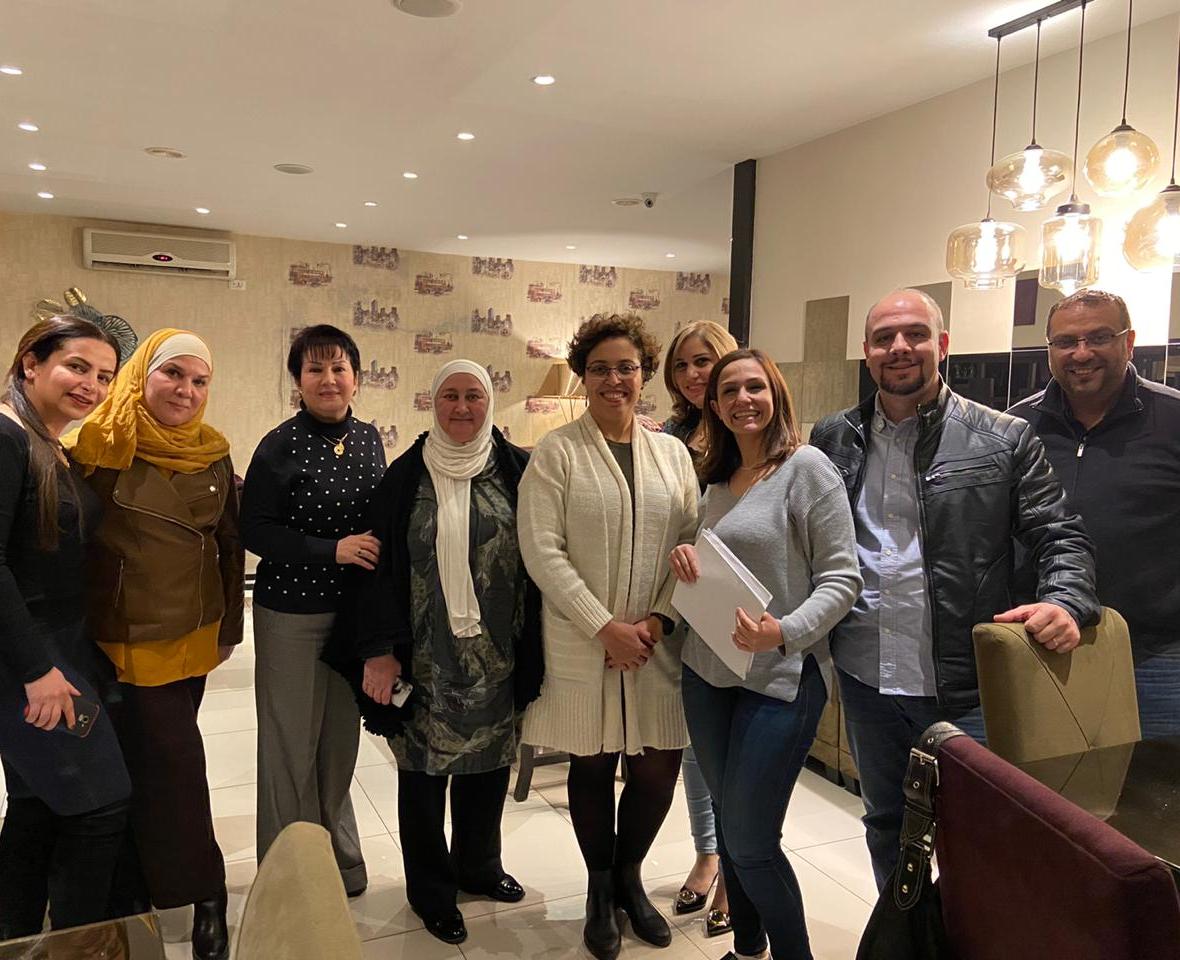 أعضاء جمعية الامهات المعيلات تحت التأسيس