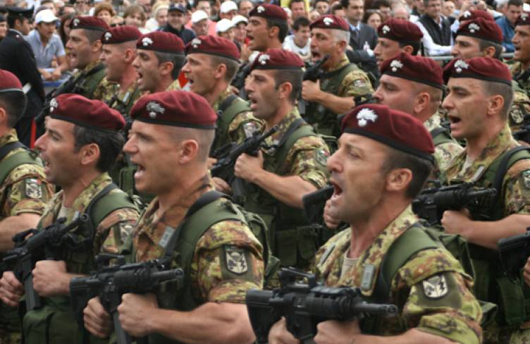 إصابة رئيس أركان الجيش الايطالي بفيروس