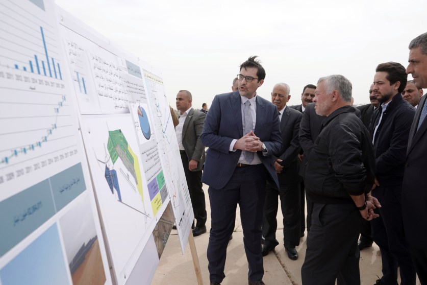 الملك يؤكد ضرورة الاستفادة من الموقع