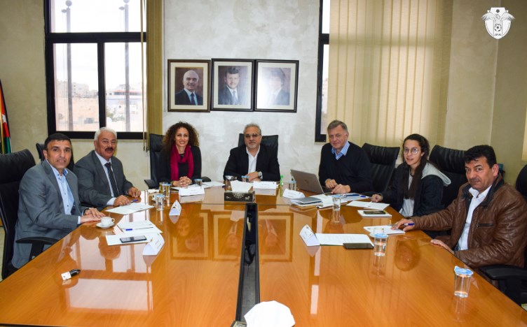 6 حكام لإدارة مباريات الدوري و«خطأ