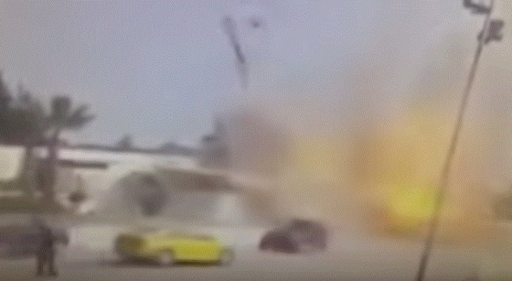 تونس.. شاهد لحظة التفجير الانتحاري قرب