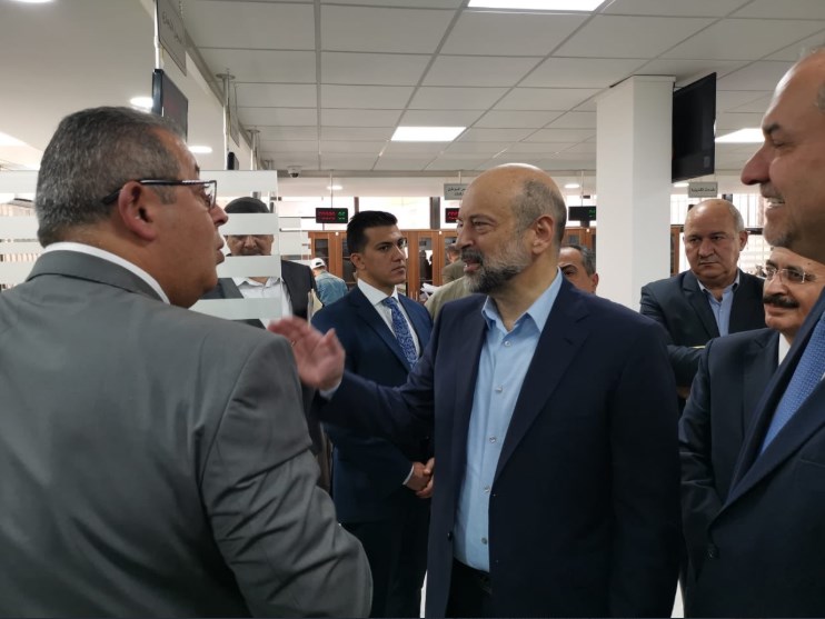 الرزاز بـ «مركز الخدمات الحكومية الشّاملة»..