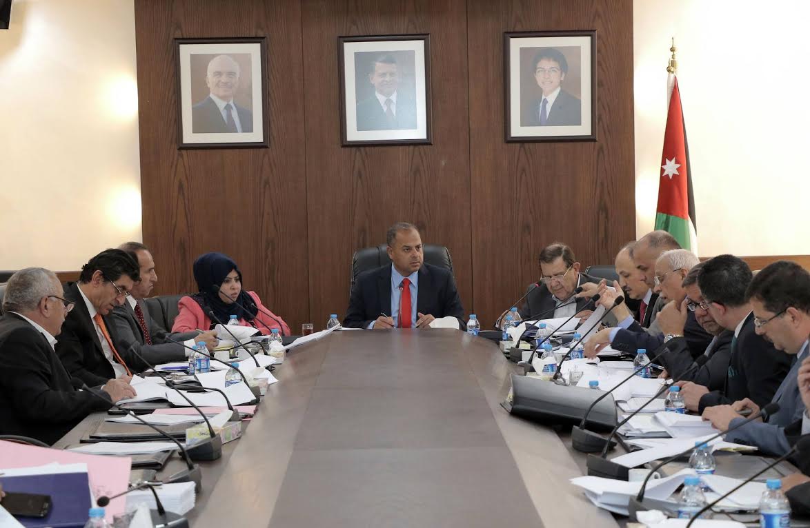 مشتركة نيابية أقرت ’معدل قانون البنوك‘