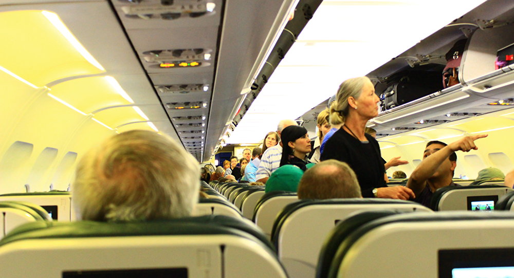 أمريكا تدرس حظر دخول المسافرين من