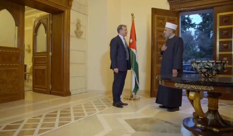 مشهد تمثيلي لوزيري الصحة والأوقاف: توقفوا