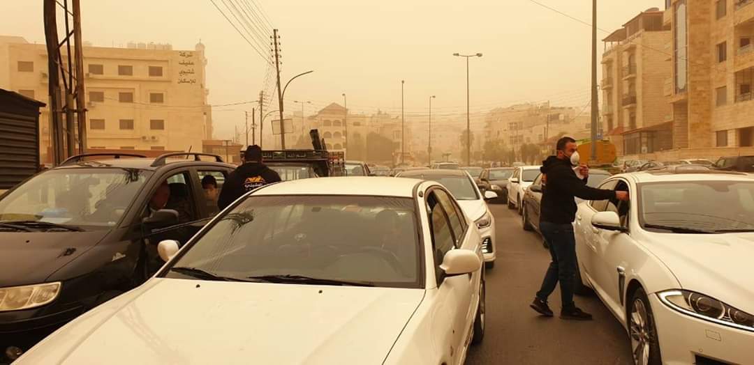 محلات البشيتي.. كمامات للنشامى والنشميات (صور)