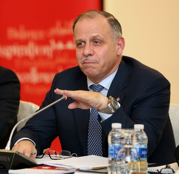 نائب الملك الامير فيصل يجتمع مع