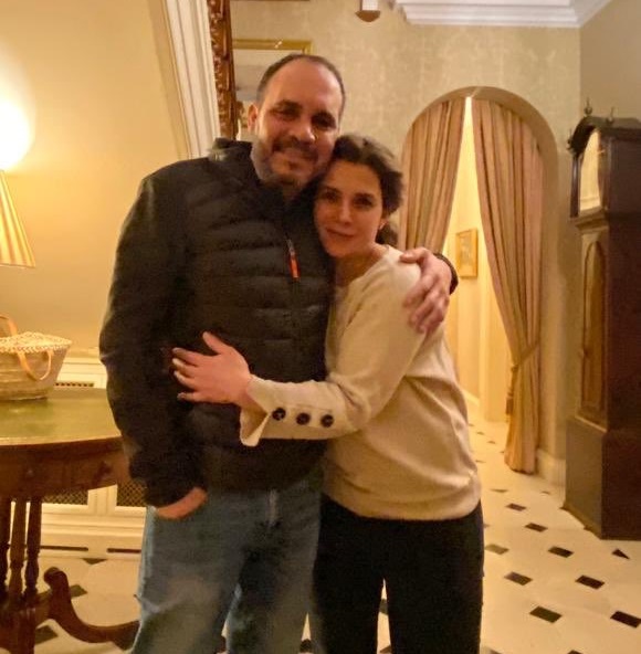 الأمير علي ينشر صورة برفقة الأميرة