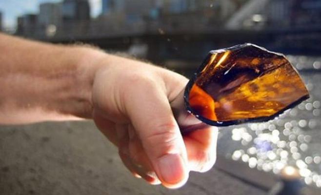 تشويه وجه مسؤول بالصحة بأداة حادة