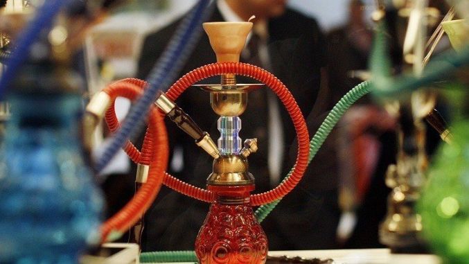 الشواربة يعمم بمنع الاراجيل في المقاهي