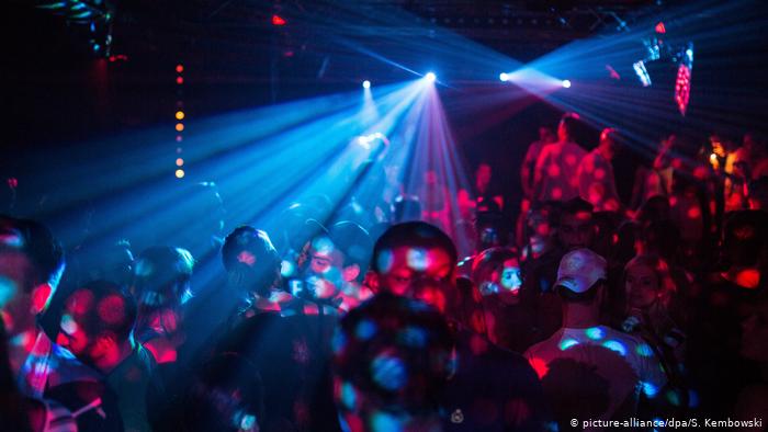 قرار باغلاق الأندية الليلية والديسكوهات والبارات