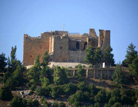 سياحة عجلون تمنع سياح من دخول