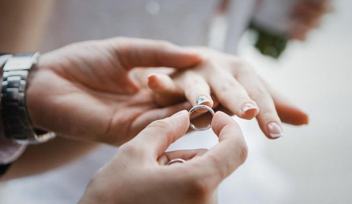 أردني يعتذر عن اقامة حفل عقد