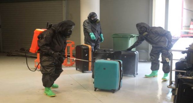 سلاح الهندسة الملكي يقوم بتعقيم أمتعة