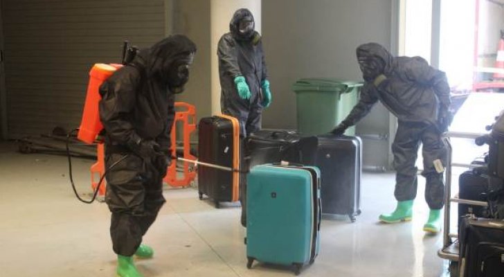 سلاح الهندسة الملكي يقوم بتعقيم أمتعة